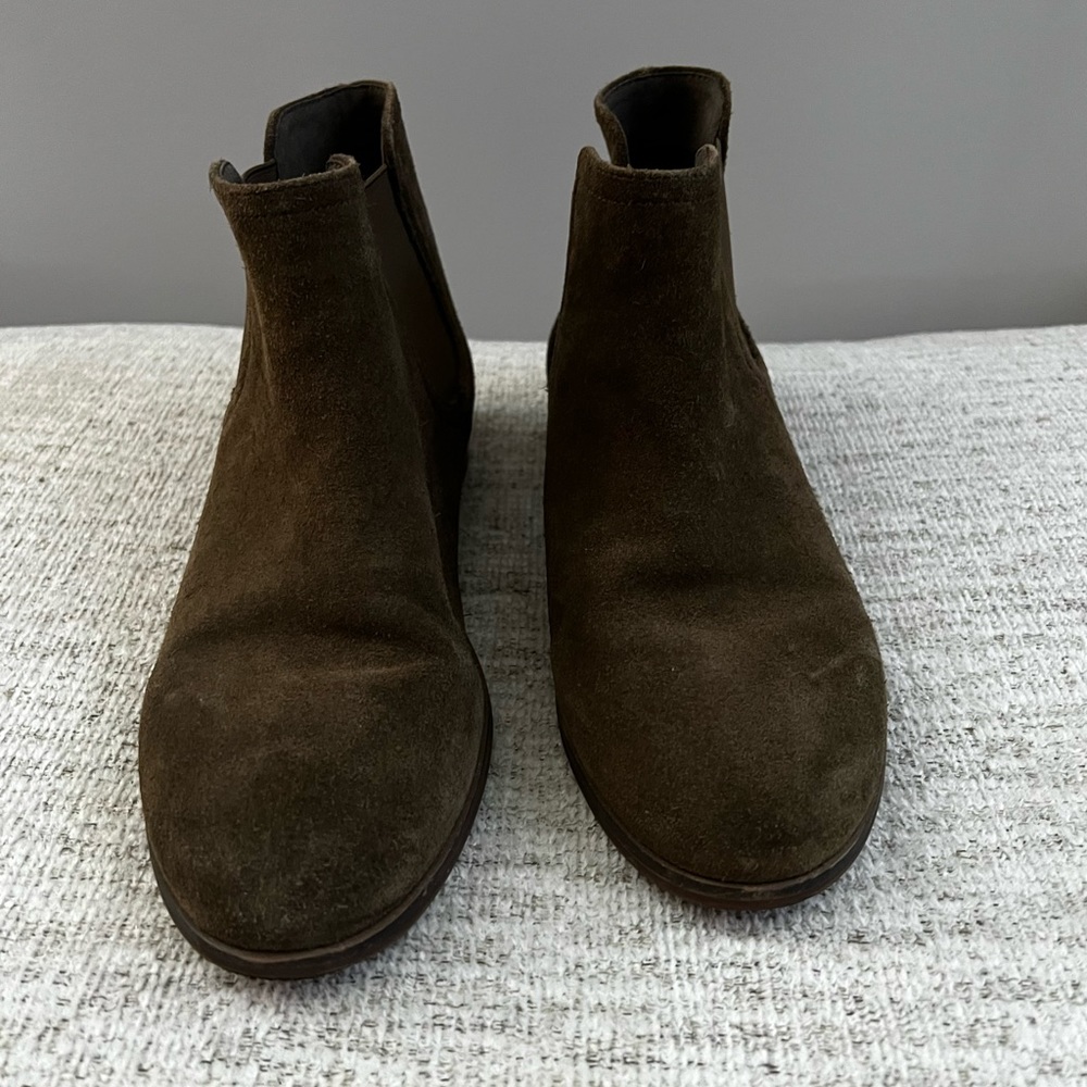 Women’s Clark’s ankle boots 9.5